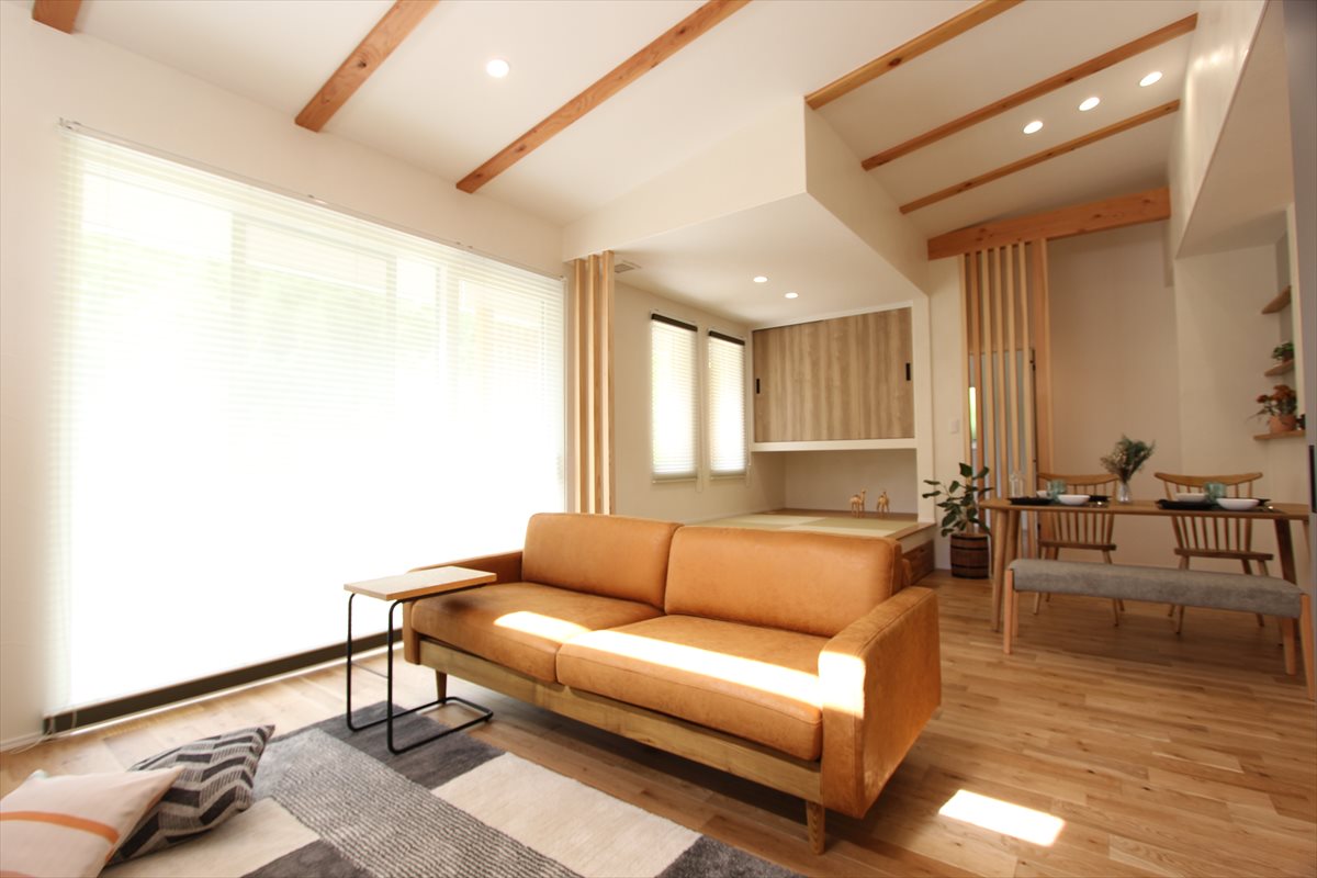 「こんな家に住みたかった」を実現した白い平屋のリビング